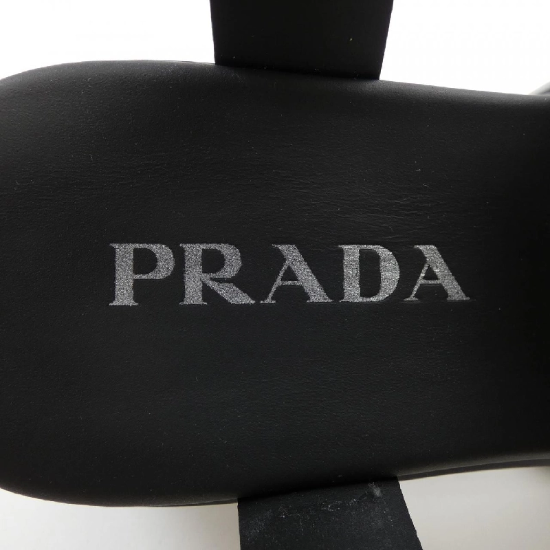 Giày sandal monolith logo tam giác PRADA 1X853M bằng cao su 658145