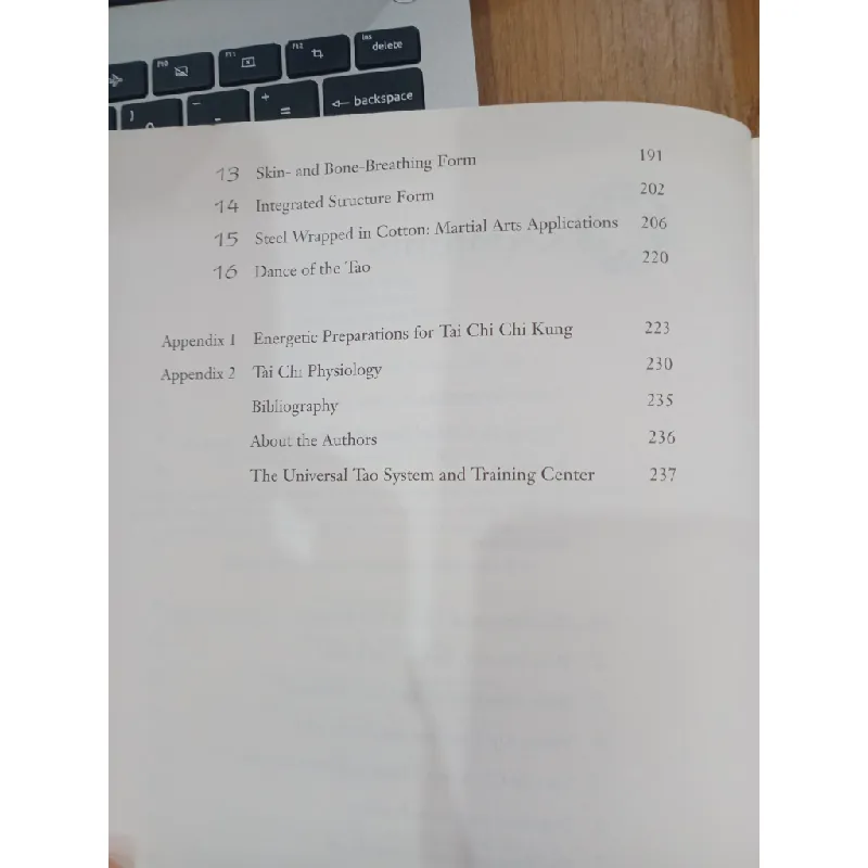 The Inner Structure of Tai Chi: Mastering the Classic Forms of Tai Chi Chi Kung - Mantak Chia, Juan Li 696693