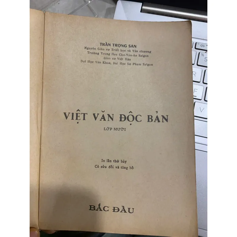 VIỆT VĂN ĐỘC BẢN LỚP MƯỜI - TRẦN TRỌNG SAN 561605