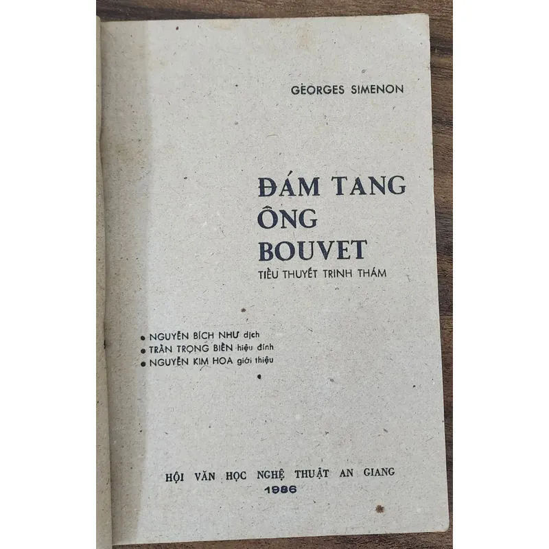 Truyện trinh thám cổ điển Pháp của Georges Simenon: ĐÁM TANG ÔNG BOUVET 715393