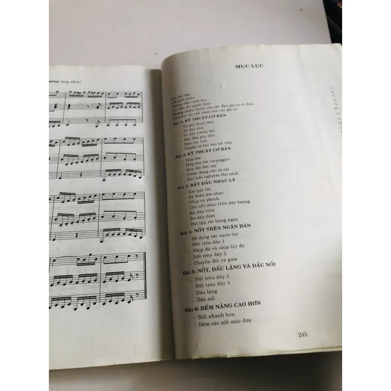 TỰ HỌC ĐÀN GUITAR SOLO (T1) 777982