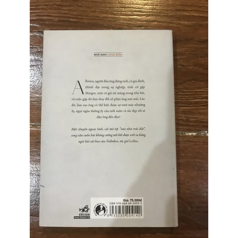 Tiếng cười trong bóng tối (6) 733098