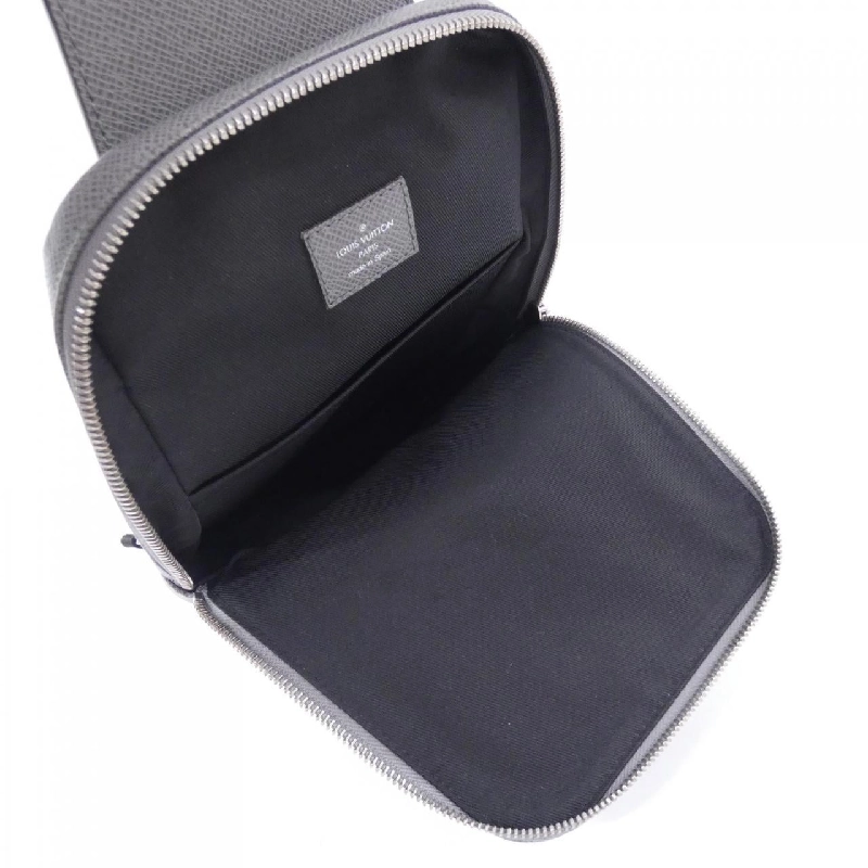 Túi đeo chéo Louis Vuitton Taiga Avenue M30801 612706