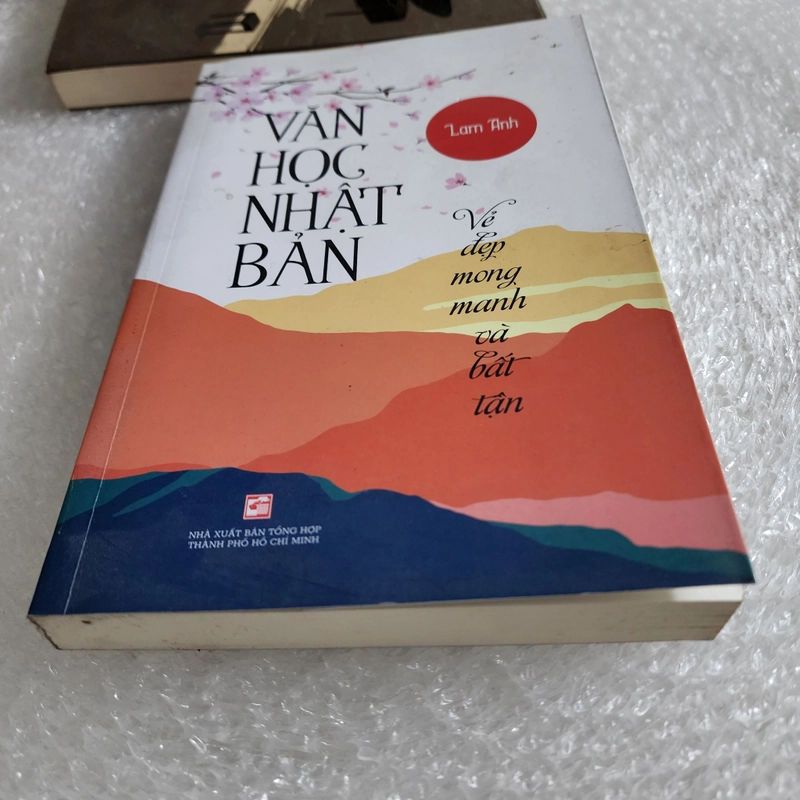 Văn học Nhật Bản vẻ đẹp mong manh và bất tận | Lam Anh 453195