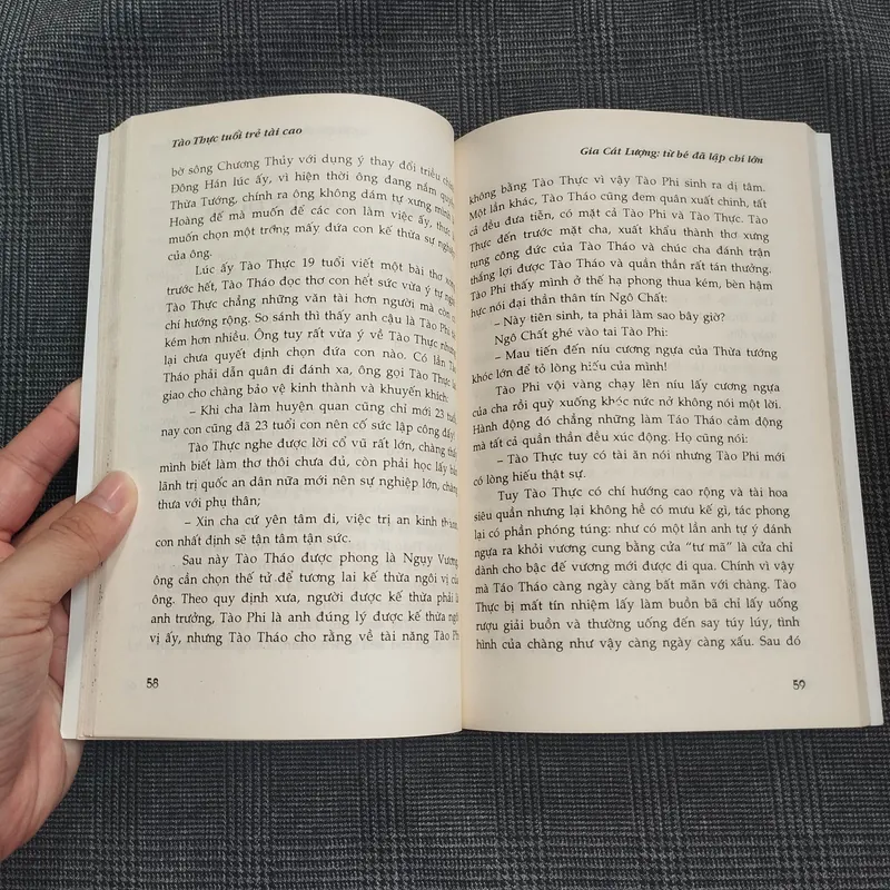 (Gương hiếu thảo người xưa) Gia Cát Lượng từ nhỏ đã lập chí lớn - Đại Lãn (biên soạn) 686722