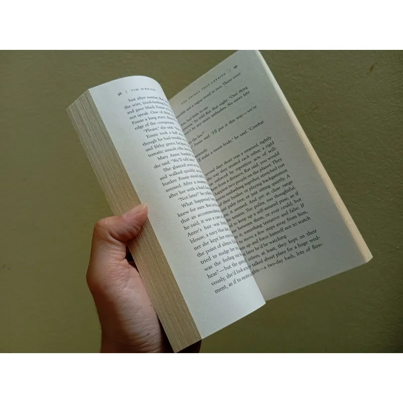 The things they carried, english book, sách tiếng Anh  960930