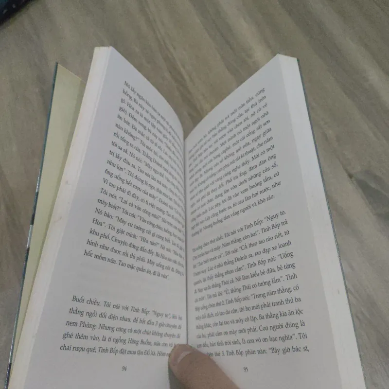 Những Ngã Tư Và Những Cột Đèn - Trần Dần 732159