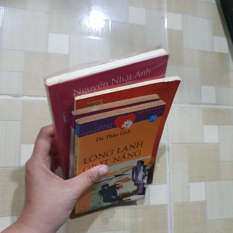 Văn học tuổi mới lớn Đảo mộng mơ Long lanh giọt nắng Bâng khuâng mùa hạ Về phố 301567