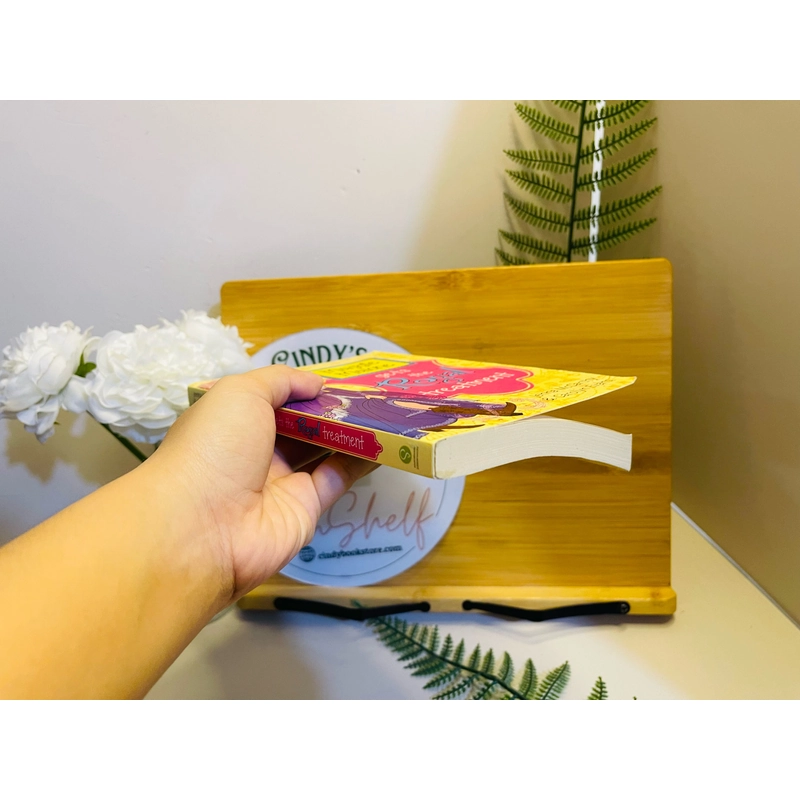 [Sách tiếng Anh 2hand] Like new 90% - Maggie Malone Gets the Royal Treatment 494117