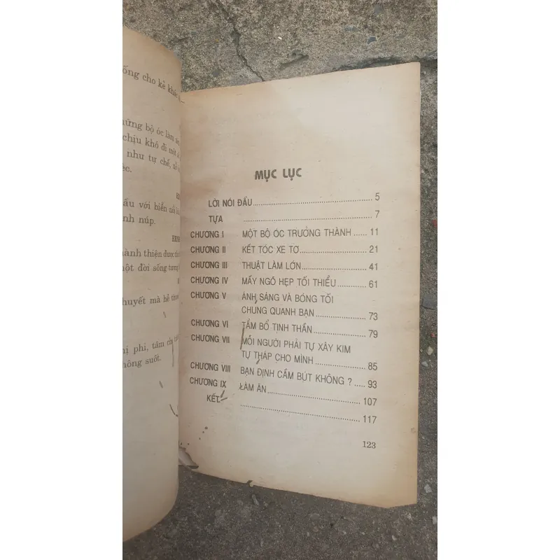 Thuật Ứng Xử Với Đời -Hoàng Xuân Việt Sách Học Làm Người trước năm 75 746243