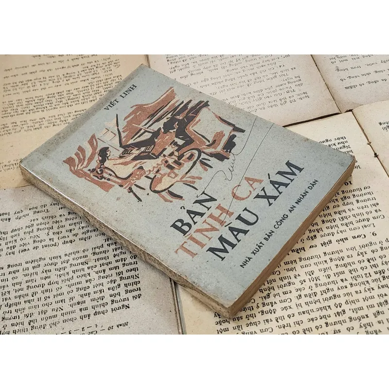 Tác phẩm Bản tình ca màu xám của tác giả Viết Linh, Nhà xuất bản Công An Nhân Dân 1985 703899