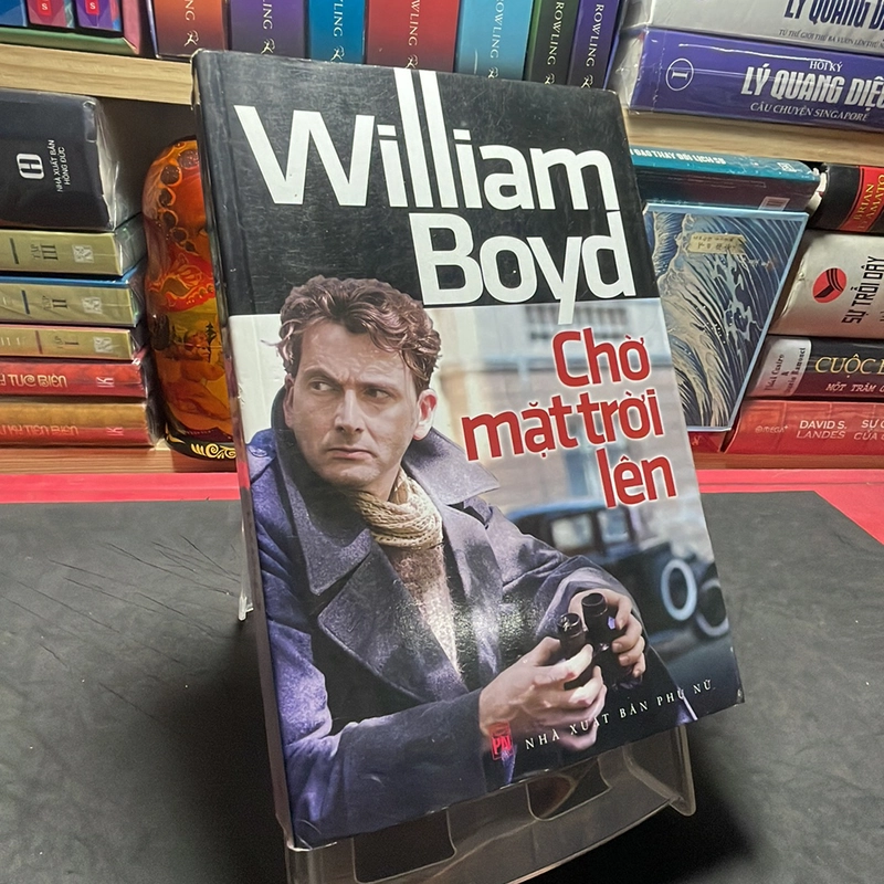 Chờ mặt trời lên William Boyd 322039