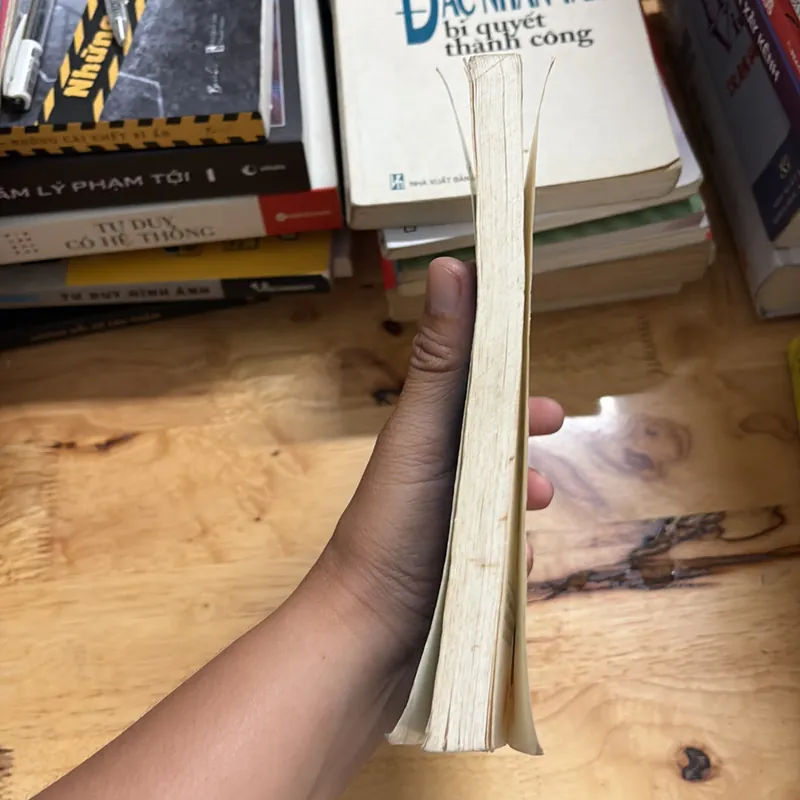 II Tập Truyện Nước Ngoài Về Tình Yêu: Dưới Một Mặt Trời Hung Bạo - 2000 696016