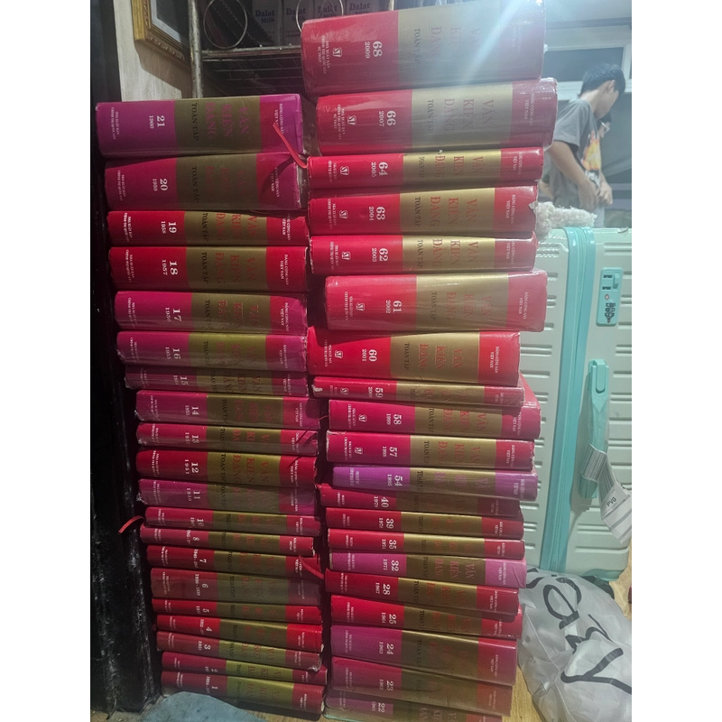 Văn kiện Đảng toàn tập (bìa cứng) bán lẻ 80k 1 quyển. 506342