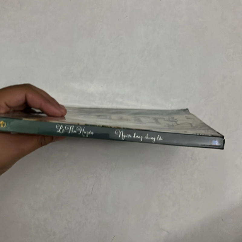 Người dưng chung lối — Lê Thu Huyền 501047