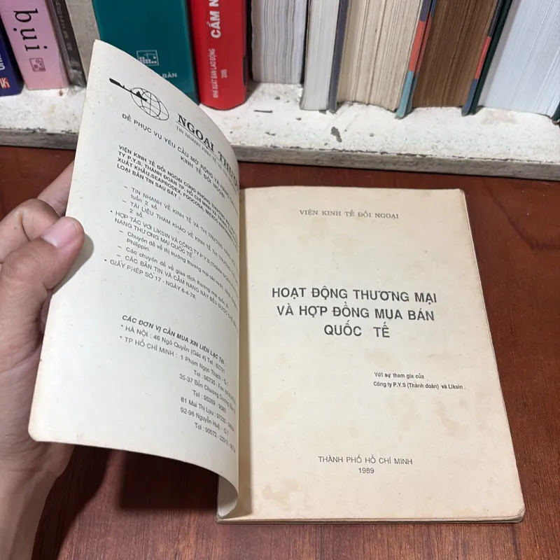 II Sách Kinh Tế: Hoạt Động Thương Mại Và Hợp Đồng Mua Bán Quốc Tế - 1990 764288