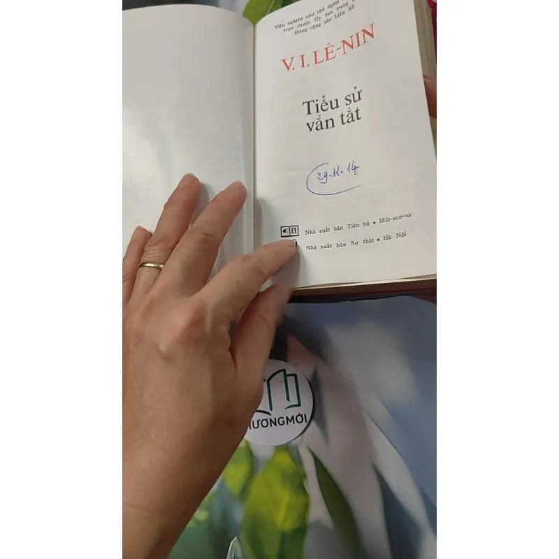 [MIỄN PHÍ BỌC SÁCH] V.I. Lê-nin - Tiểu Sử Vắn Tắt 749408