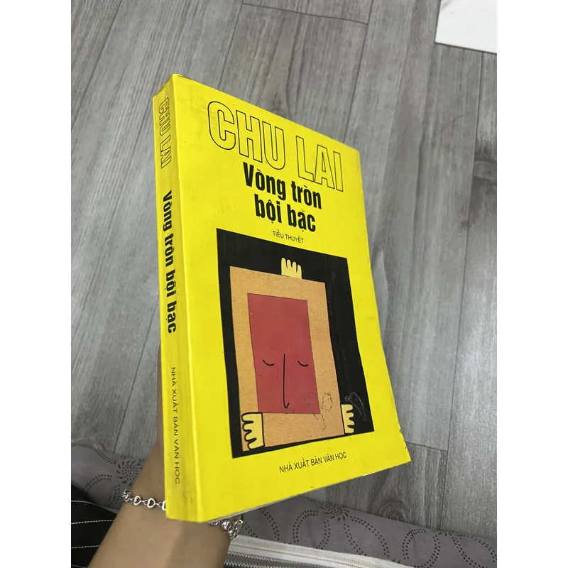 Vòng tròn bội bạc. 6h4 737232