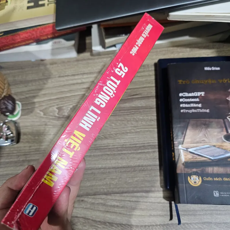 25 tướng lĩnh Việt Nam (mới 100%)
105k (bìa 150k) 996788