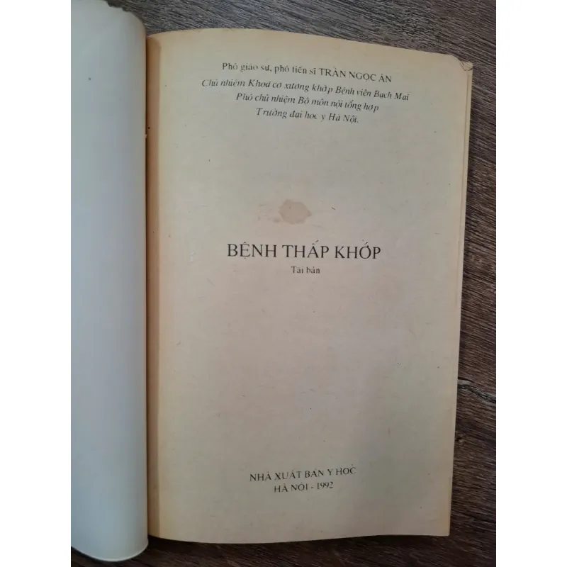 Bệnh Thấp Khớp - PGS.PTS. Trần Ngọc Ân - Y học 708382