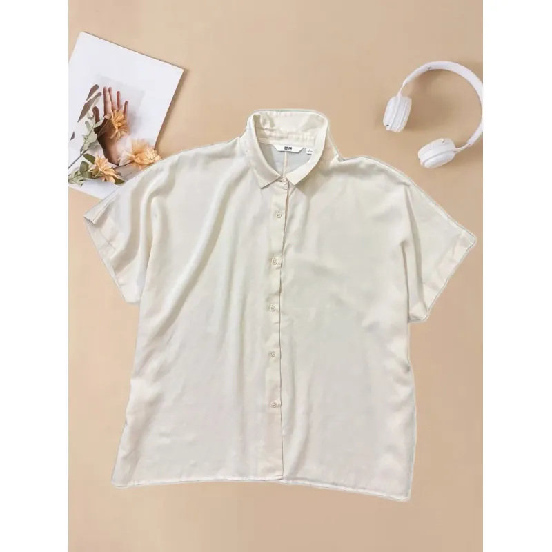 Áo sơmi hiệu Uniqlo màu kem  791326