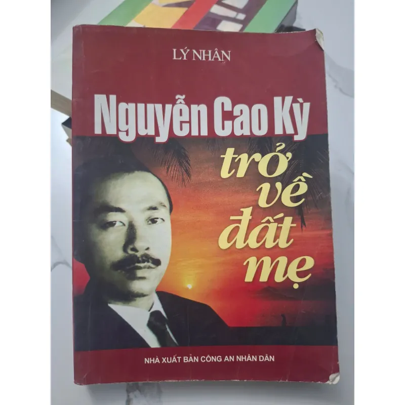 Nguyễn Cao Kỳ trở về đất mẹ - Lý Nhân - Ký sự / Hồi ký 695118