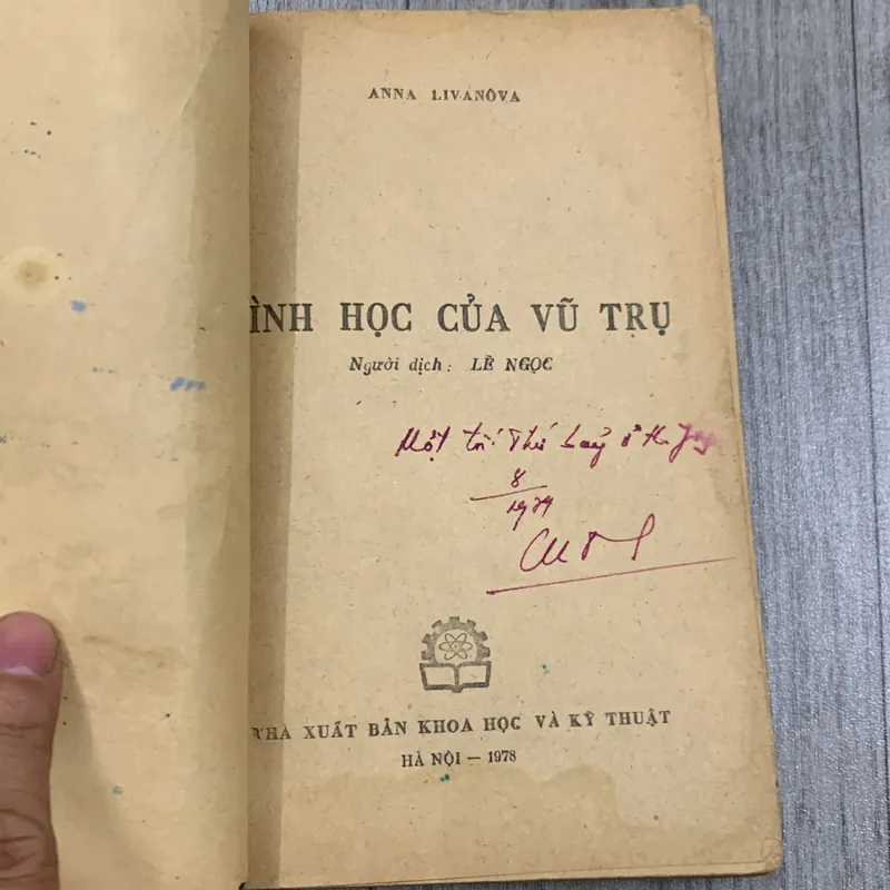 Hình học vũ trụ  6a2 717862