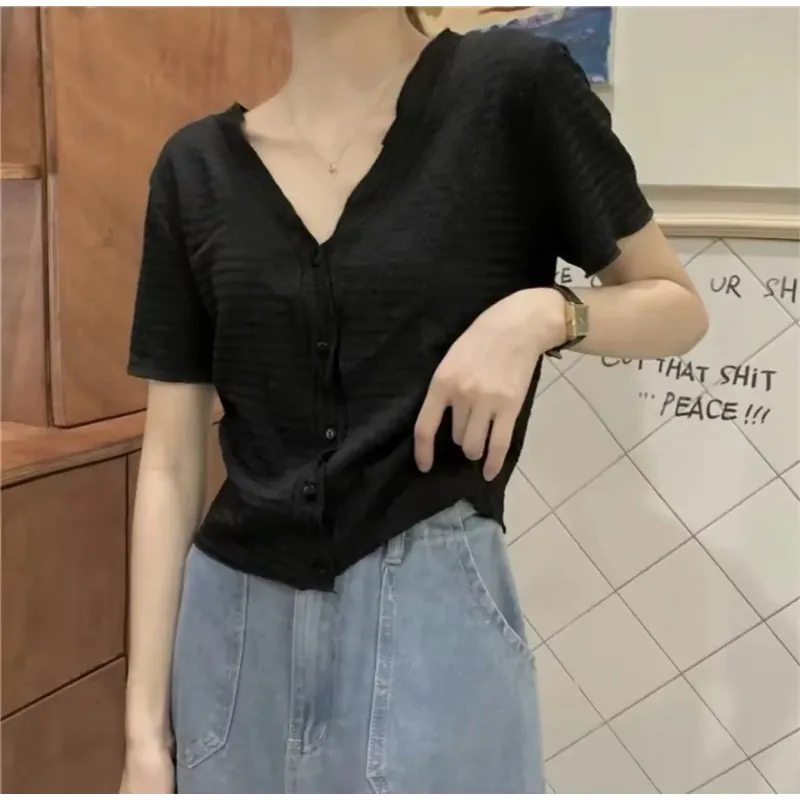 ÁO NỮ  MÀU ĐEN MÙA HÈ XẾP LY CỔ CHỮ V  NGẮN TAY GIÓ NHẸ NHÀNG SIZE XL  792388