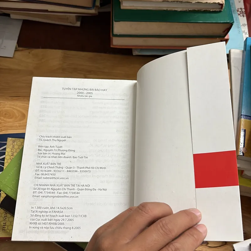 II Tựa sách: Tuyển Tập Những Bài Báo Hay 2000 • 2005 - Tuổi Trẻ - 2005 700963