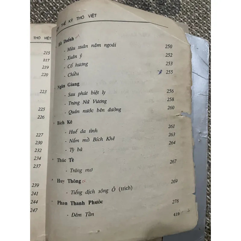 Một thế kỷ Thơ Mới  1029021