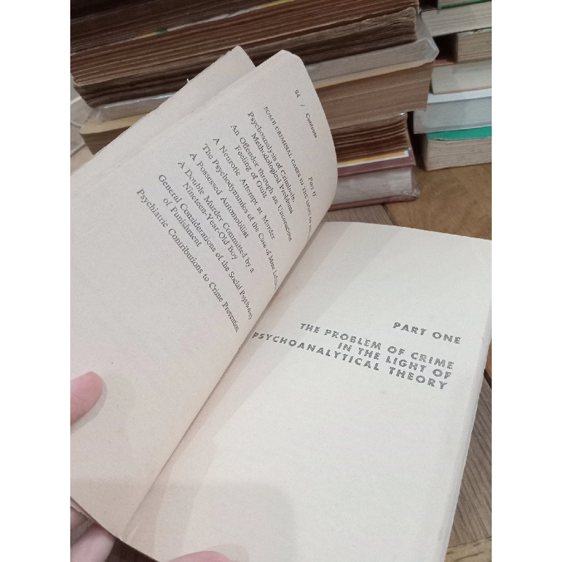 The criminal, the judge, and the public - Franz Alexander, M.D. and Hugo Staub 762552