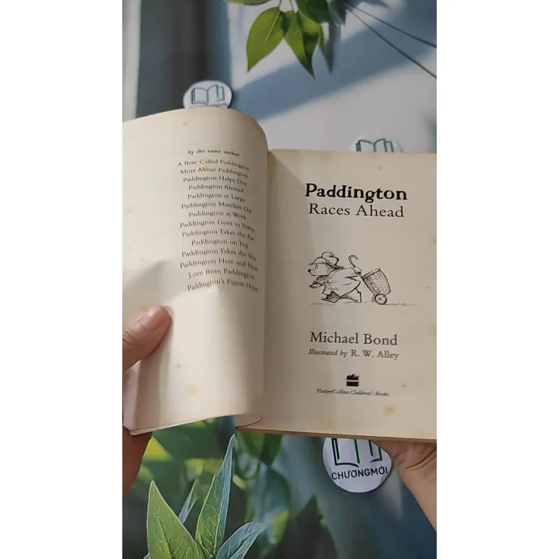 Paddington Races Ahead - Michael Bond 1033586