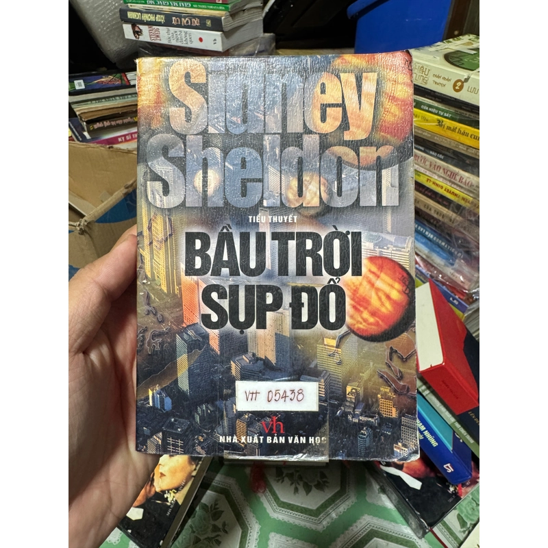 Sách trinh thám Sidney Sheldon Bầu trời sụp đổ  454564