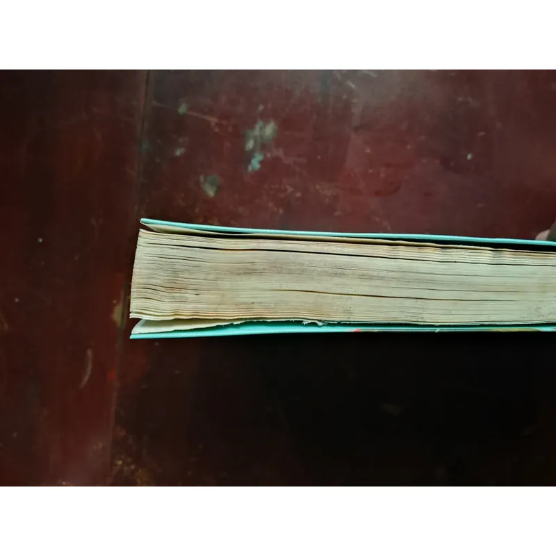 Những góc khuất chưa từng hé lộ về một cuộc đời tưởng chừng hoàn hảo. 718930