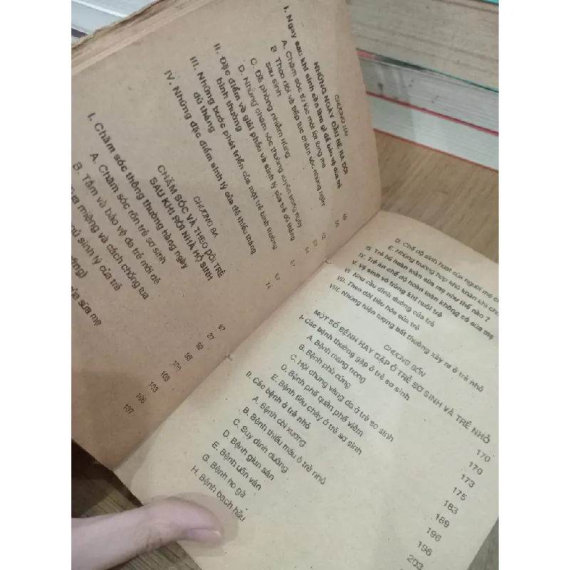 Các Bà Mẹ Nuôi Con Cần Biết - B.S Lê Diễm Hương 455965