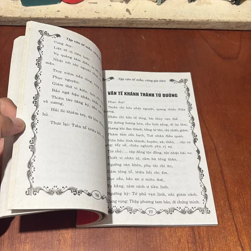 II Tựa Sách: Tập Văn Tế Mẫu Cúng Gia Tiên - Thái Vy - 2015 746696