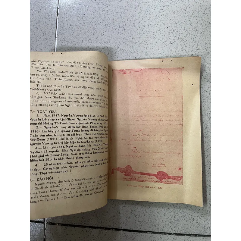 VIỆT SỬ LỚP NHÌ & NHỨT ( 2 tập) 708712