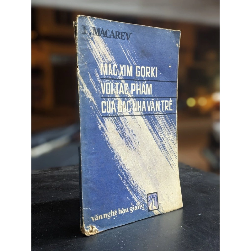 Mắc Xim Gorki với tác phẩm của các nhà văn - I. Macarev 396158
