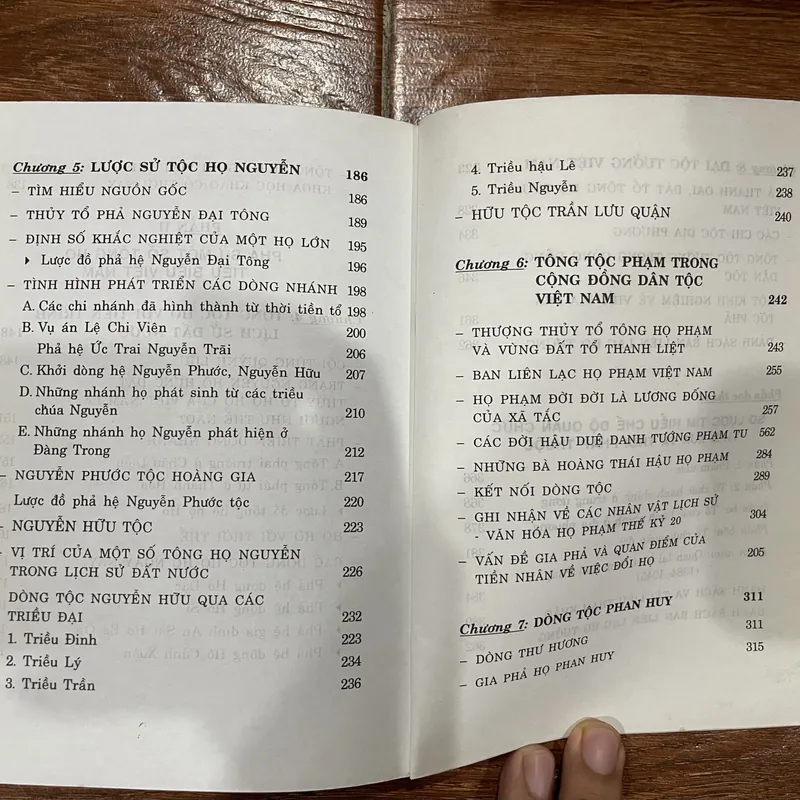 Tông Phả kỷ yếu Tân biên (8) 577552