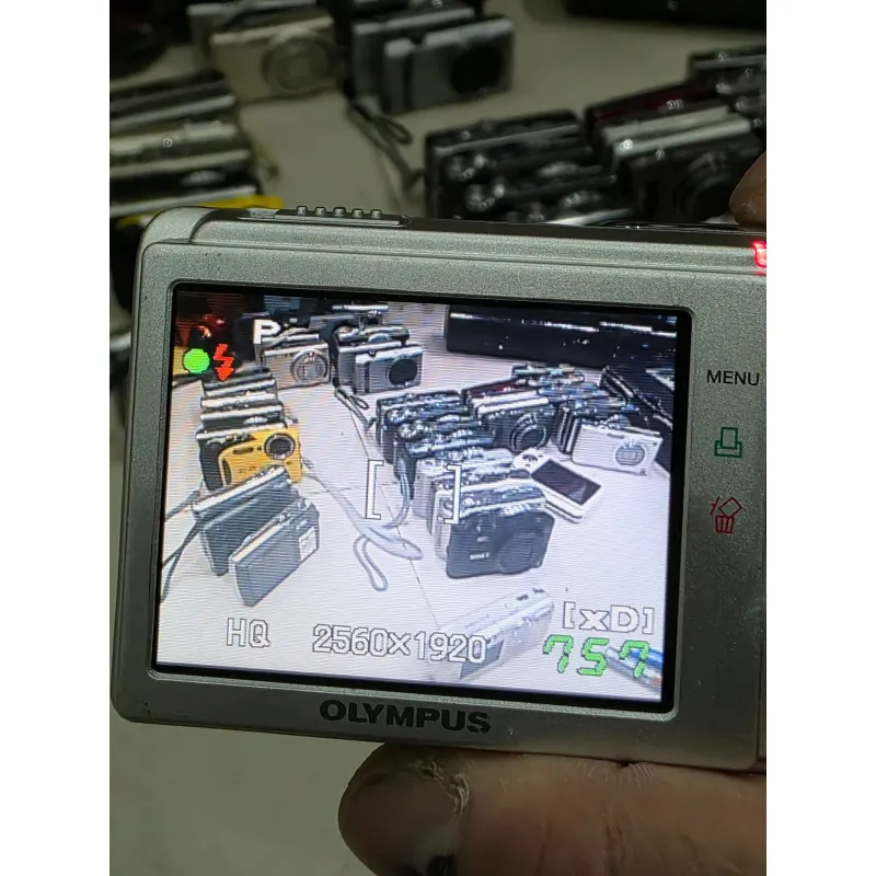 Máy ảnh compact Olympus Fe150 màu sám bạc (dùng tốt) 701140