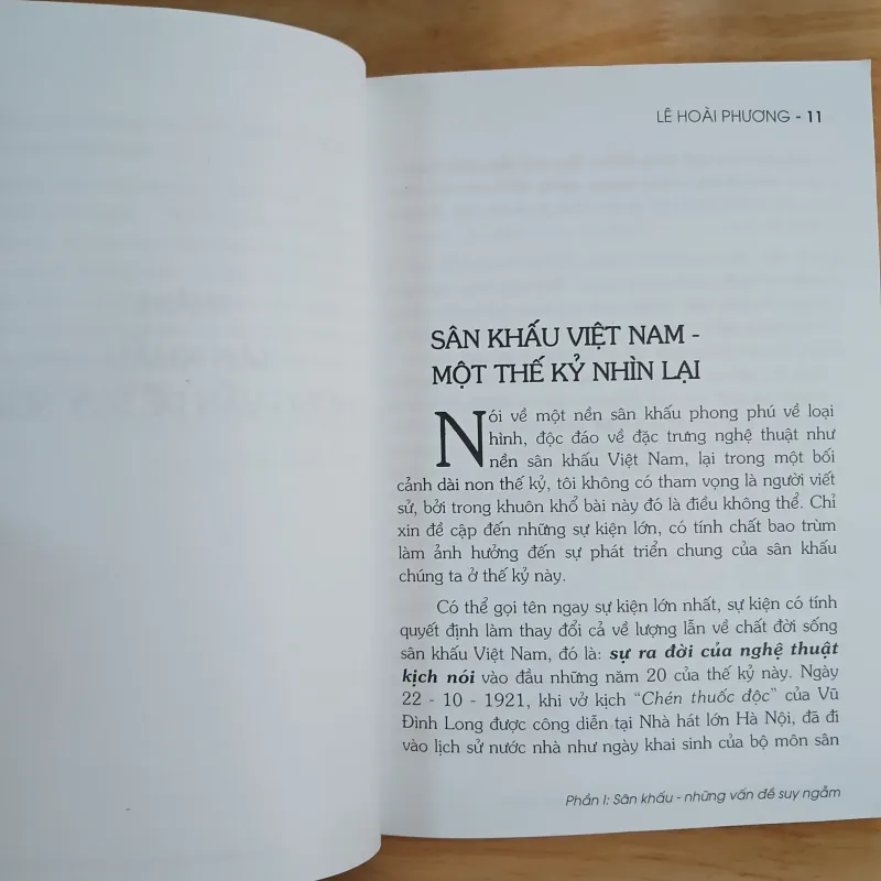 Sân Khấu Nghề & Nghiệp (Phê Bình & Tiểu Luận) - TS Lê Hoài Phương 780723