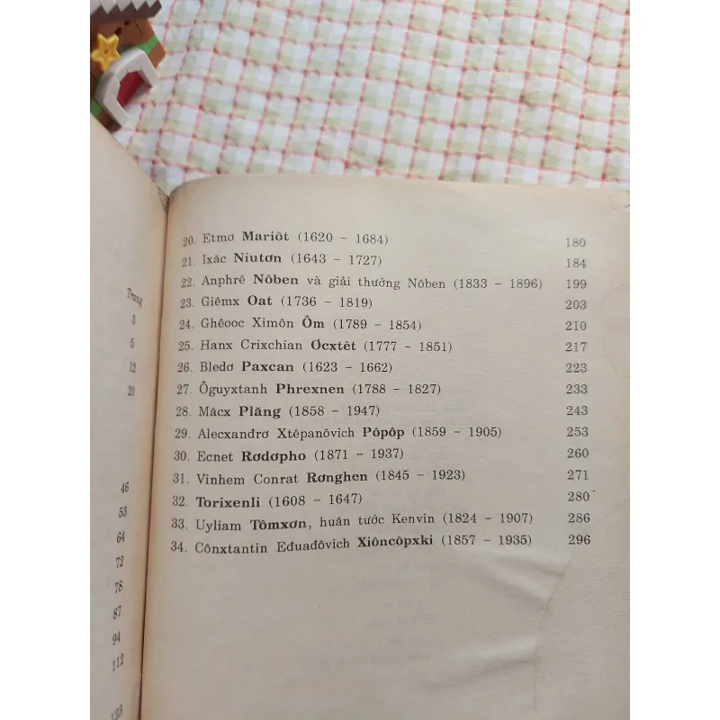 TRUYỆN KỂ VỀ CÁC NHÀ BÁC HỌC VẬT LÍ 763833