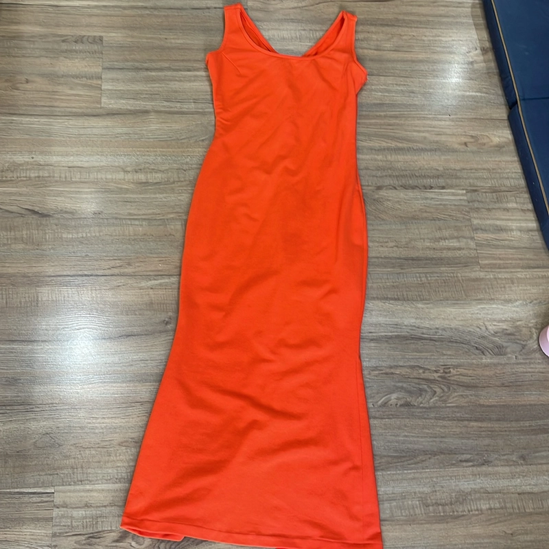 Váy dài đuôi cá, màu cam, sz S 46-48kg. Dáng ôm gọn, sát nách, trẻ trung 506100