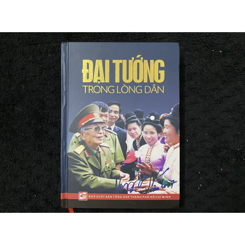 Đại tướng trong lòng dân- Võ Nguyên Giáp,  1009301