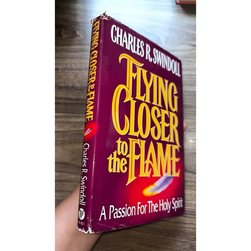 Flying Closer to the Flame: A Passion for the Holy Spirit
Charles R. Swindoll 728883