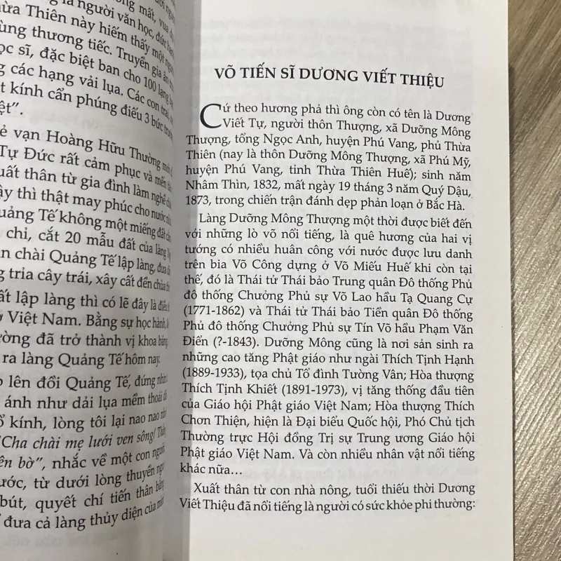 NHÌN TỪ HUẾ - BÚT KÝ VĂN HÓA, LỊCH SỬ 995907