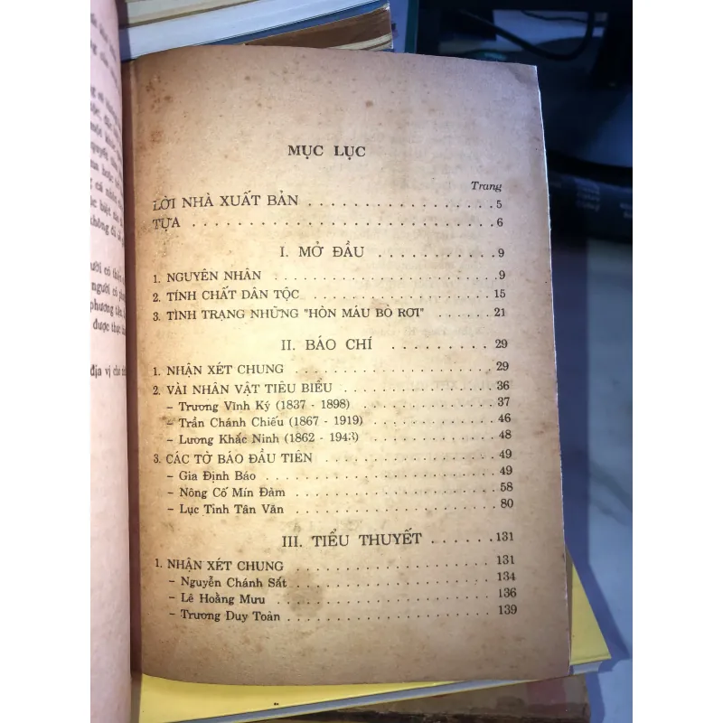 Những bước đầu của báo chí, tiểu thuyết và thơ mới - Bùi Đức Tịnh 1005720