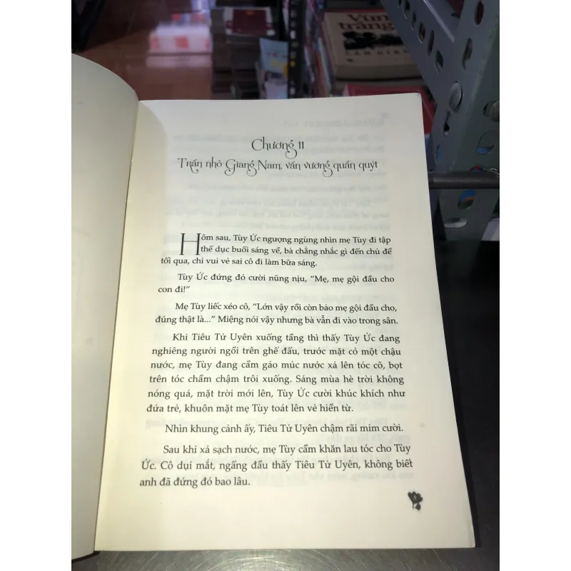 Ngoảnh lại mỉm cười - Đông bôn tây cố 1002498