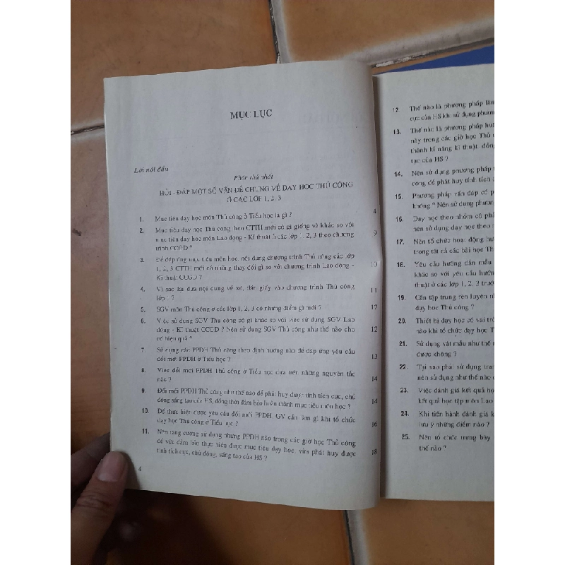 Hỏi - Đáp Về Dạy Học Môn Thủ Công Ở Các Lớp 1, 2, 3 - Trần Thị Thu 2010 (Tham khảo - luyện thi) VAVO1304-AK3ST1 1011993