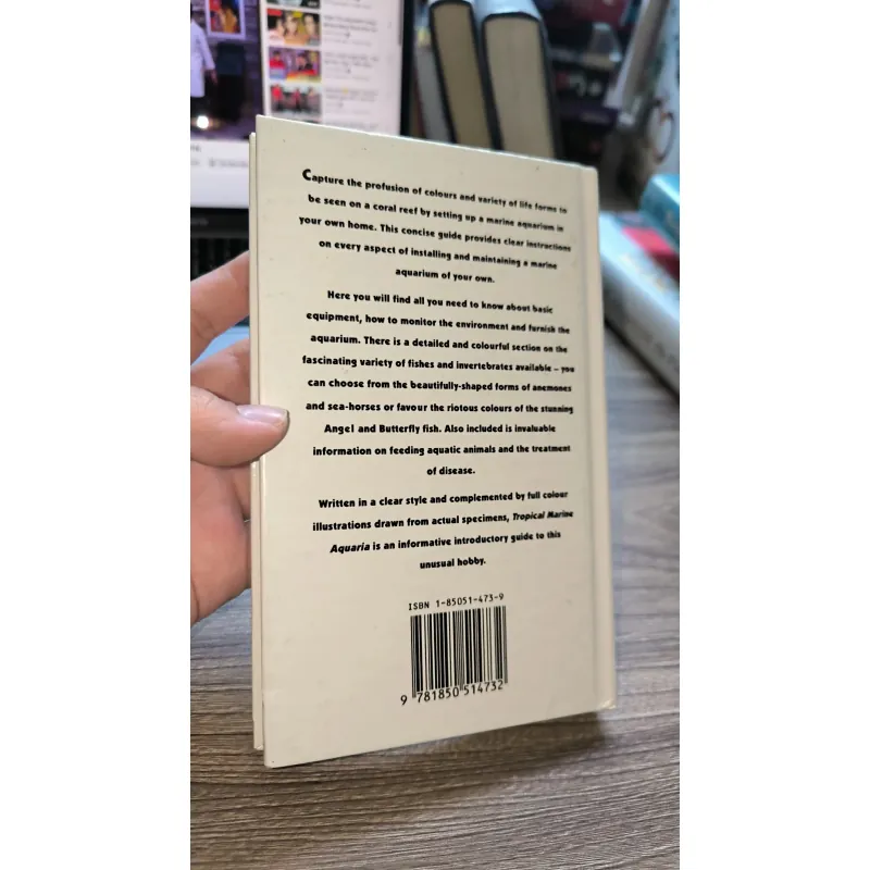 Tropical Marine Aquaria by Graham F. Cox In Yugoslavia (Hamlyn Publishing Group) 791528